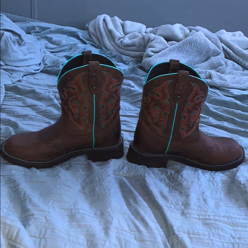 8 1/2 Justin boots in perfect condition